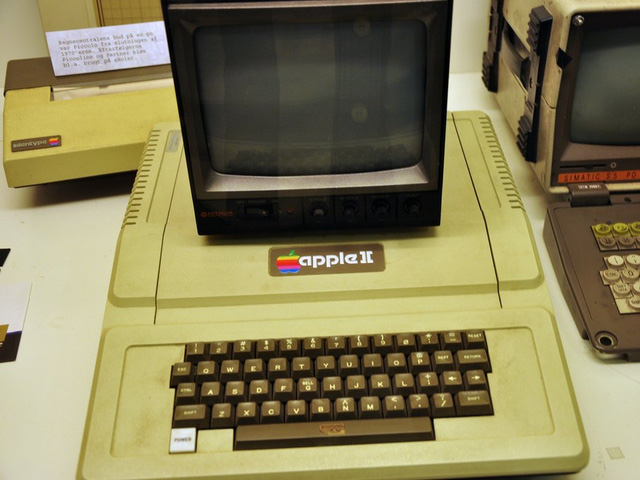 Cách đây 30 năm, người ta phải ngồi cả ngày để gõ code nếu muốn cài ứng dụng máy tính